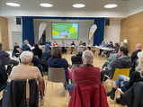 Wiesbadens Sozialdezernentin Dr. Patricia Becher stellte sich im Schelmengraben den Fragen der Anwohner