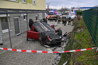 Wiesbadenaktuell Auto Prallt Gegen Hauswand Und Berschl Gt Sich