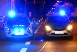 Ein Mann ist in seiner Wohnung am Mittwochabend in Wiesbaden mit einem Freund in seinen Streit geraten. Anschließend leitete er Widerstand gegen die alarmierten Polizist:innen.