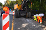 Verkehrsbehinderungen in der Berliner Straße in Wiesbaden wegen Bauarbeiten.