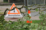 Verkehrssicherheit: Baumfällarbeiten mehreren Sportanlagen in Wiesbaden.