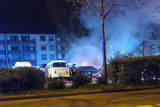 Ein Auto stand in der Nacht zum Freitag auf dem Elsässer Platz in Wiesbaden in Vollbrand. Die Feuerwehr löschte die Flammen.