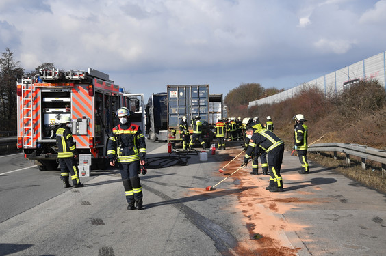 Wiesbadenaktuell Verkehrsunfall Auffahrunfall Zwischen Zwei Sattelzügen Auf Der A3 Bei 6658