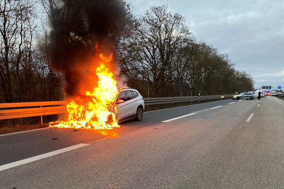 Ein Pkw-Brand auf der A66 vor der Abfahrt Mainzer Straße sorgte für Rückstau