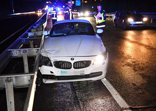 Wiesbadenaktuell 55 Jährige verliert Kontrolle über ihren BMW auf der