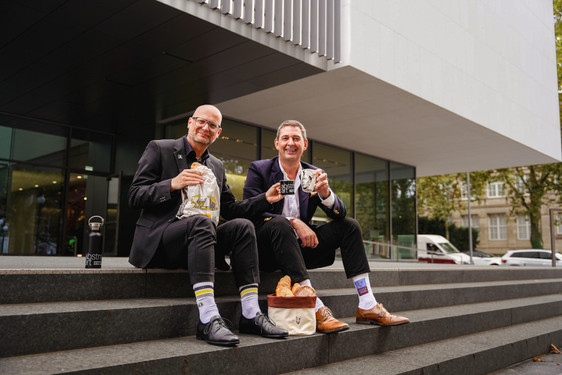 Das Wiesbadener Museum Reinhard Ernst (mre) und Bäcker Dries wecken Appetit auf einen Museumsbesuch.