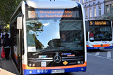 Mobilitätstraining: Sicheres Busfahren für Seniorinnen und Senioren in Wiesbaden.