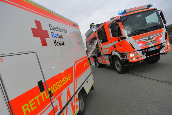 Wiesbadenaktuell Lkw Schiebt Zwei Fahrzeuge Auf A3 Bei Wiesbaden Zusammen