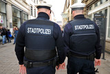 Stadtpolizei und Landespolizei gehen gegen aggressive Bettlerbanden in Wiesbaden vor.