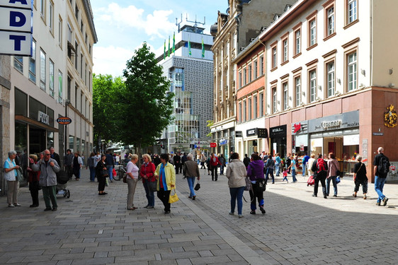 Die Kampagne "Stadt Momente" wirbt für die Wiesbadener Innenstadt.