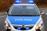 Nach Zusammenstoß mit einem Pkw  am Freitag flüchtete ein unbekannter Autofahrer in Wiesbaden-Dotzheim.