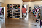 Mode gegen Spende: einmal im Monat wird der Evangelische Gemeindesaal in Erbenheim zur Kleider-Boutique