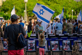 Die Overflow Kirche Wiesbaden organisierte auf dem Dernschen Gelände eine Solidaritätskundengebung für Israel und alle Juden weltweit.