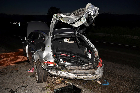 Folgenschwerer Unfall auf der A66 bei Wiesbaden-Nordenstadt. Wegen des Einsatzes musste die Autobahn gut zwei Stunden voll gesperrt werden.