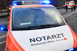In Wiesbaden ereignete sich an der Frankfurter Straße ein folgenschwerer Verkehrsunfall bei dem ein BMW mit einem E-Scotter kollidierte und ein 17-Jähriger schwer verletzt wurde.