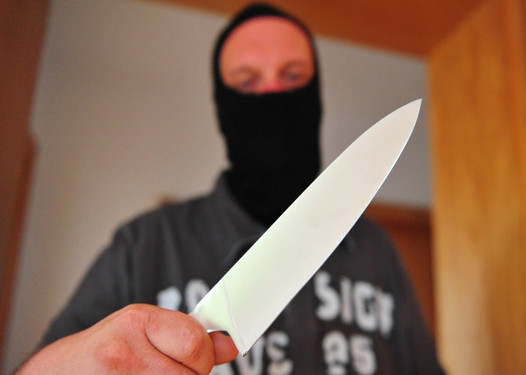 Mann verletzt andere Person mit Messer in Wiesbaden