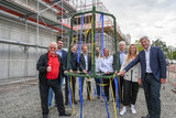 In Wiesbaden wurde das Richtfest für den Erweiterungsbau der Martin-Niemöller-Schule gefeiert.