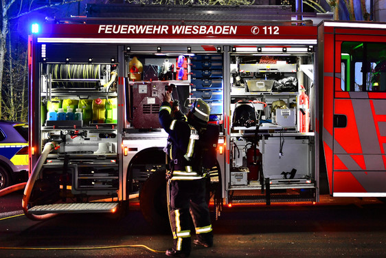 Wohnhausbrand in der Moritzstraße in Wiesbaden - Zwei Personen schwer und acht Personen leicht verletzt.