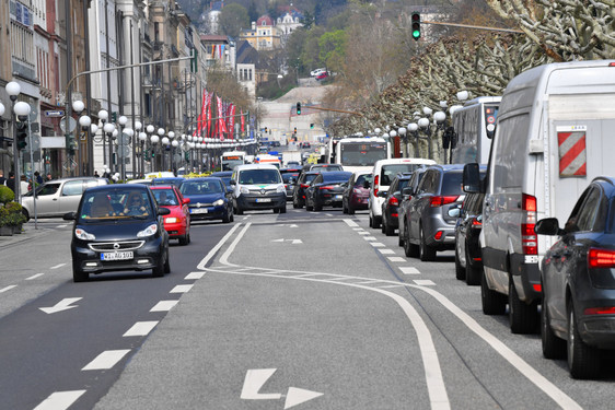 Wiesbadener fahren am liebendsten mit dem Auto – ÖPNV gehört ebenfalls zur Alltagsmobilität.