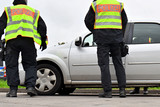 Polizei und Stadtpolizei Wiesbaden haben am Donnerstagvormittag eine groß angelegte Verkehrskontrolle in der Rheingaustraße durchgeführt. Im Fokus: Güterverkehr, Geschwindigkeit und Sicherheitsverstöße. Das Ergebnis ist alarmierend – mehrere Fahrer missachteten die Regeln, ein Temposünder erwartet ein Bußgeldverfahren.