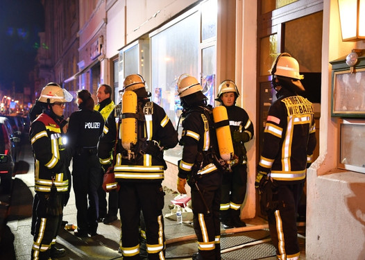 Wiesbadenaktuell Nach Brandstiftung Flammen Schlugen Aus Dem Fenster