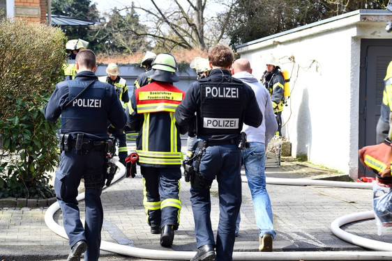Am Montagmittag bricht ein Feuer im Keller eines Mehrfamilienhaus in der Wiesbadener Uhlandstraße aus. Nach Ermittelungen der Polizei hat ein 42-Jähriger den Brand absichtlich gelegt.