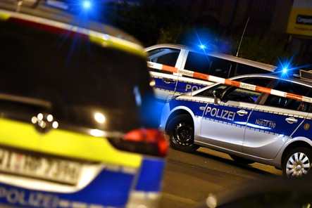 Ein Streit zwischen zwei Männern hat in der Nacht zum Donnerstag in Wiesbaden-Schierstein einen größeren Polizeieinsatz ausgelöst.