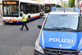 Ein 14-jähriges Mädchen wurde am Dienstagnachmittag an der  Bushaltestelle "Kirchgasse" in Wiesbaden von einem Mann unsittlich berührt.