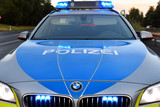 Betrunkener flüchtet nach Unfall auf der Raststätte Medenbach am Sonntagabend über die Autobahn 3. Die Autobahnpolizei holte ihn ein und stoppten den Transporter.