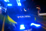 Zwei betrunkene Autoinsassen sind in der Nacht zum Sonntag mit Pkw in Wiesbaden verunfallt. Anschließend flüchtenden sie zu Fuß.