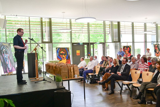 "EmMi", das Programm zur Emissionsminderung an Wiesbadener Schulen, feiert sein zehnjähriges Jubiläum.