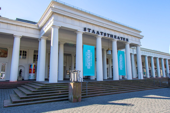 Das Theater Wiesbaden feiert und lädt ein. Am Samstag 9. September 14:00 Uhr lädt das Hessische Staatstheater Wiesbaden erneut zum Blick hinter die Kulissen ein.
