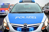 Im Wiesbadener Westend ist am Montagmittag ein Rentner von einem Mann zu Boden geschlagen worden.