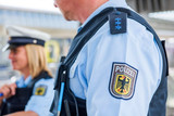 Bundespolizei nimmt betrunkenen Ladendieb im Wiesbadener Hauptbahnhof fest.