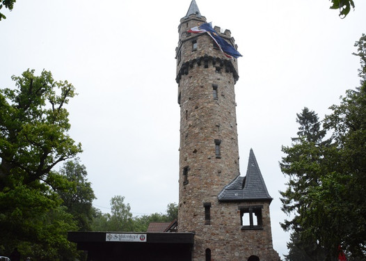 Wiesbadenaktuell Jetzt Kann Rapunzel Ihr Haar Wieder Vom Kaiser Wilhelm Turm Herunterlassen