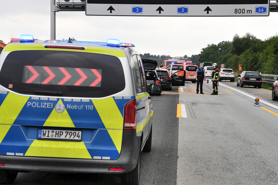 Wiesbadenaktuell Fünf Verletzte Bei Crash Auf Der A3 Kilometerlanger Stau 1495