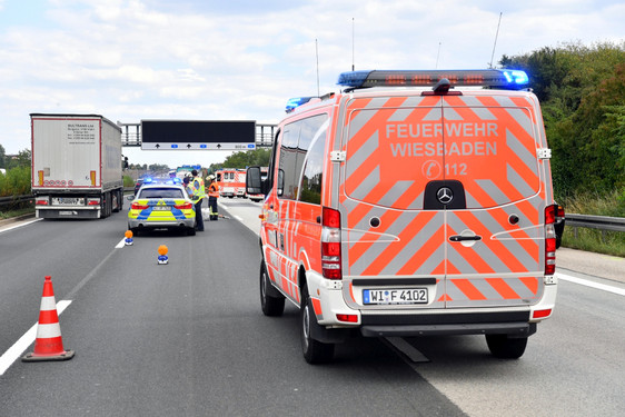 Wiesbadenaktuell: Im Rückstau Aufgefahren - Crash Auf A3 Bei Wiesbaden ...