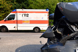Am Dienstagmittag kam es auf der B455 in Wiesbaden zu einem Verkehrsunfall zwischen zwei entgegenkommenden Fahrzeugen, wobei beide Beteiligte verletzt wurden.