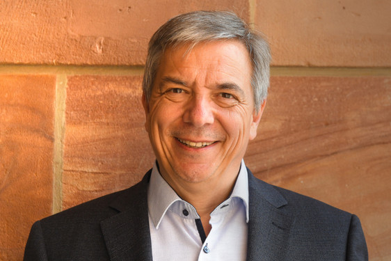 Gert-Uwe Mende kandidiert am 26. Mai 2019, für das Amt des Oberbürgermeisters von Wiesbaden.