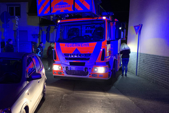 Feuerwehr und Polizei führten im Wiesbadener Westend Kontrollfahrten durch. An einigen Ecken wurde es sehr eng.