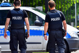 Am Samstagmorgen kam es in der Wiesbadener Innenstadt zu einem sexuellen Übergriff zum Nachteil einer 23-jährigen Wiesbadenerin. Der Täter wurde von der Polizei festgenommen.