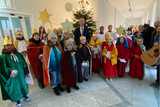 In Wiesbaden begrüße Kultusminister Schwarz die Sternsinger in seinem Ministerium.