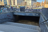 Die Fußgängerunterführung am Wiesbadener Hauptbahnhof bleibt  wegen eines defekten Tors weiter geschlossen.