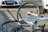 Unfall: Autofahrer erfasste am Freitag in Wiesbaden-Schierstein einen Fahrradfahrer. Der wurde dabei verletzt.