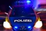 Mercedes zerkratzt und Stern in der Nacht zum Dienstag in Mainz-Kostheim gestohlen.