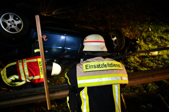 Wiesbadenaktuell Verkehrsunfall Chevrolet Fliegt Von Der Autobahn