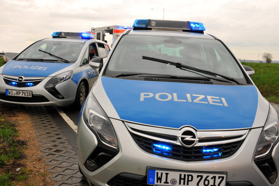Auseinandersetzung im Bereich einer Gaststätte in Wiesbaden löst am Donnerstagnachmittag einen Polizeieinsatz aus. Die Beamten nehmen zwei Männer fest. Es wurden auch Schüsse abgegeben.
