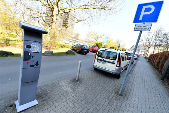 Parken in Wiesbaden soll besser organisiert werden mit einem neuen Parkraummanagementkonzept.