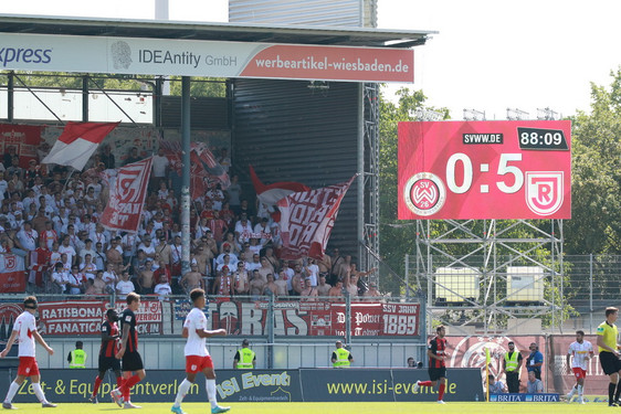 SV Wehen Wiesbaden gegen SSV Jahn Regensburg in der BRITA Arena