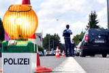 Die Polizei Wiesbaden führte am Donnerstag Verkehrskontrollen in Kastel durch. Dabei wurden zahlreiche Autofahrer:innen erwischt, die sich nicht an die Verkehrsregeln hielten.